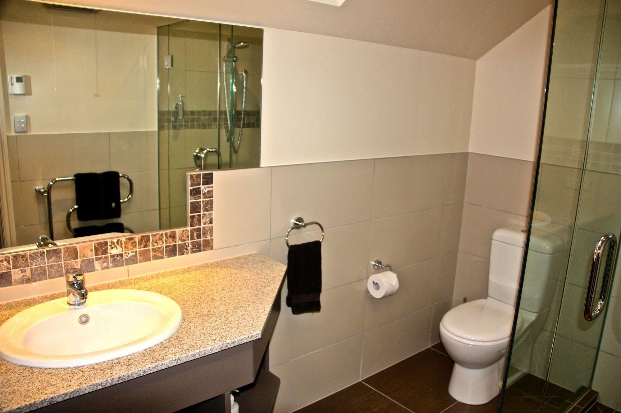 Dock Bay Lodge Те-Анау Экстерьер фото